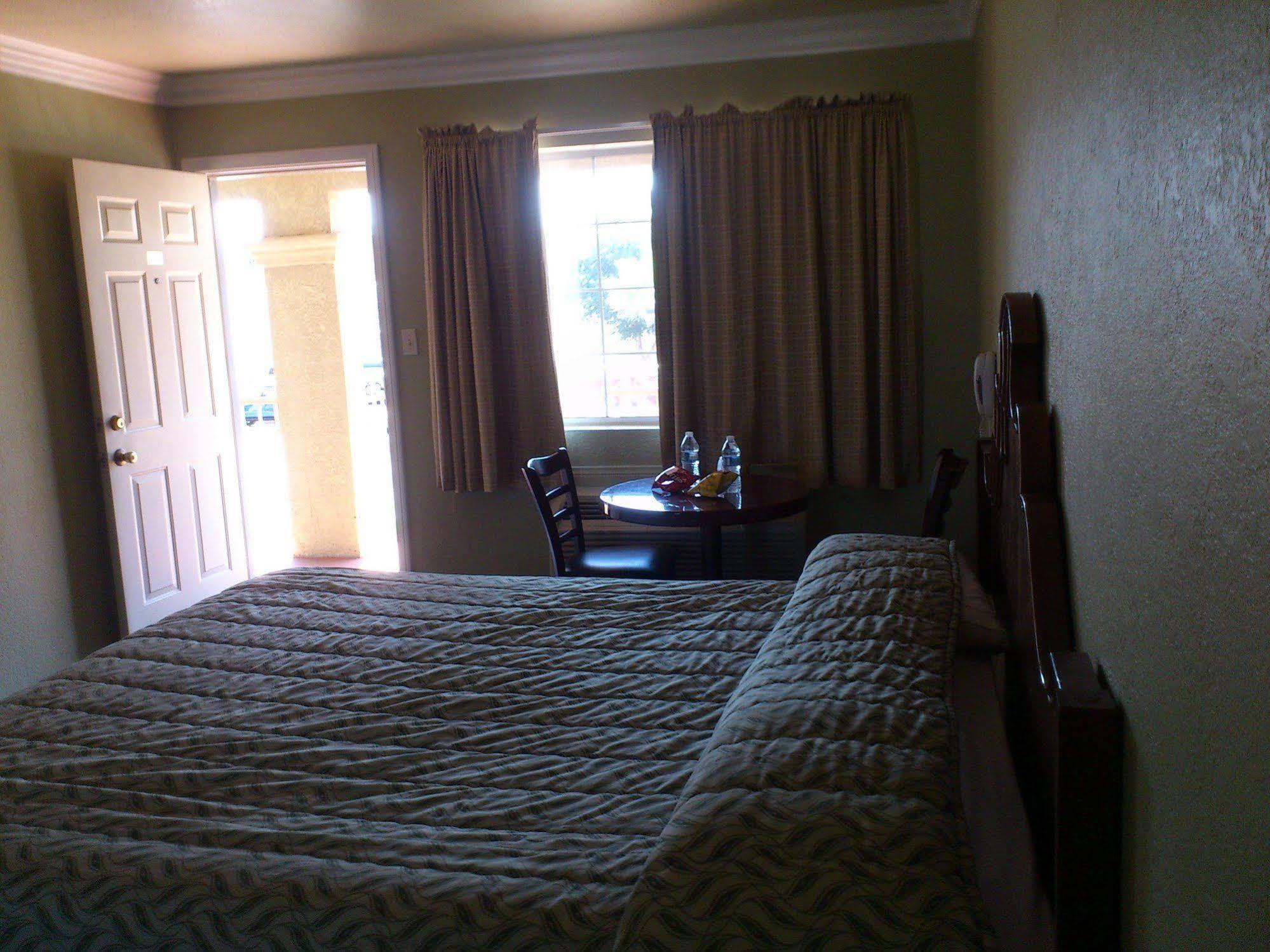 Santa Ana Travel Inn ภายนอก รูปภาพ