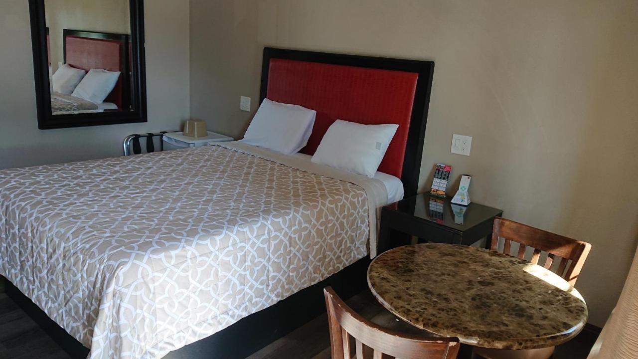 Santa Ana Travel Inn ภายนอก รูปภาพ